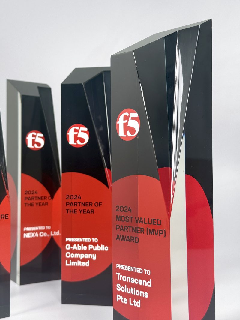 Example of concised layout: logo, award title and recipient name Example of concised layout: logo, award title and recipient name